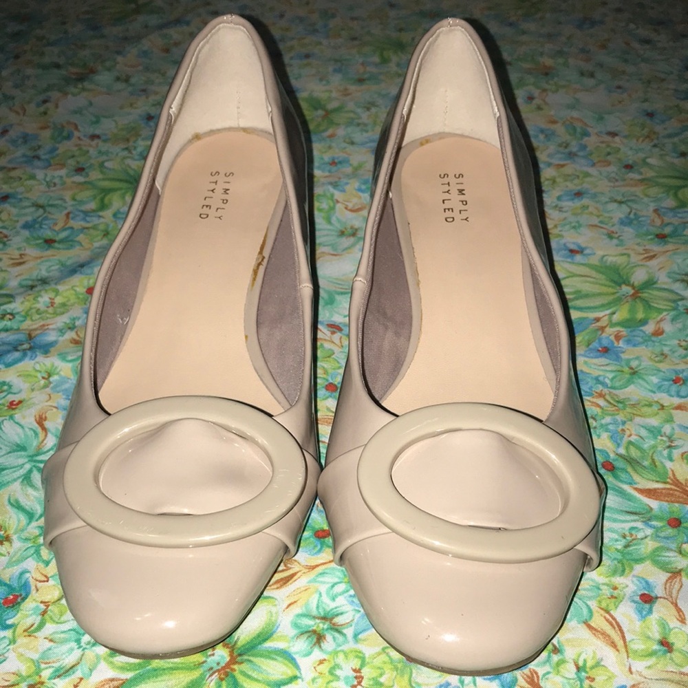 4/10🌻🌻Cute simply styled tan shoes (8.5)